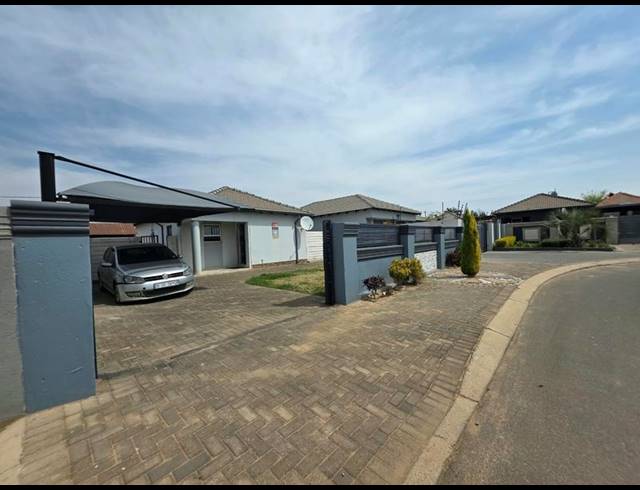 3 BEDROOM HOUSE FOR SALE IN CRYSTAL PARK